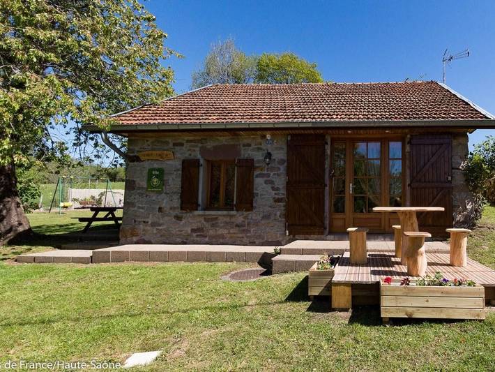 Gîte pour 2 personnes, avec Terrasse ainsi que Jardin et Vue à Saint-Bresson