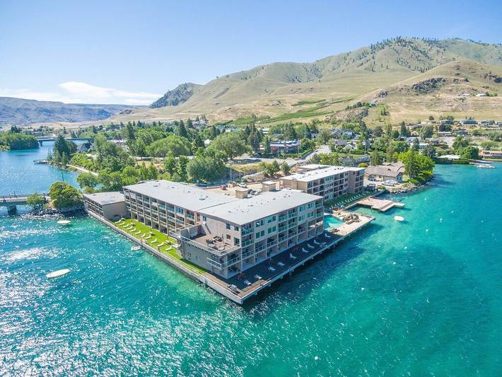 Vacation rental for 4 people, with pool and hot tub in Lake Chelan