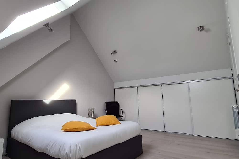 Spacious modern home convenient location close to Paris and Disneyland in Gagny, Sena-Saint Denis