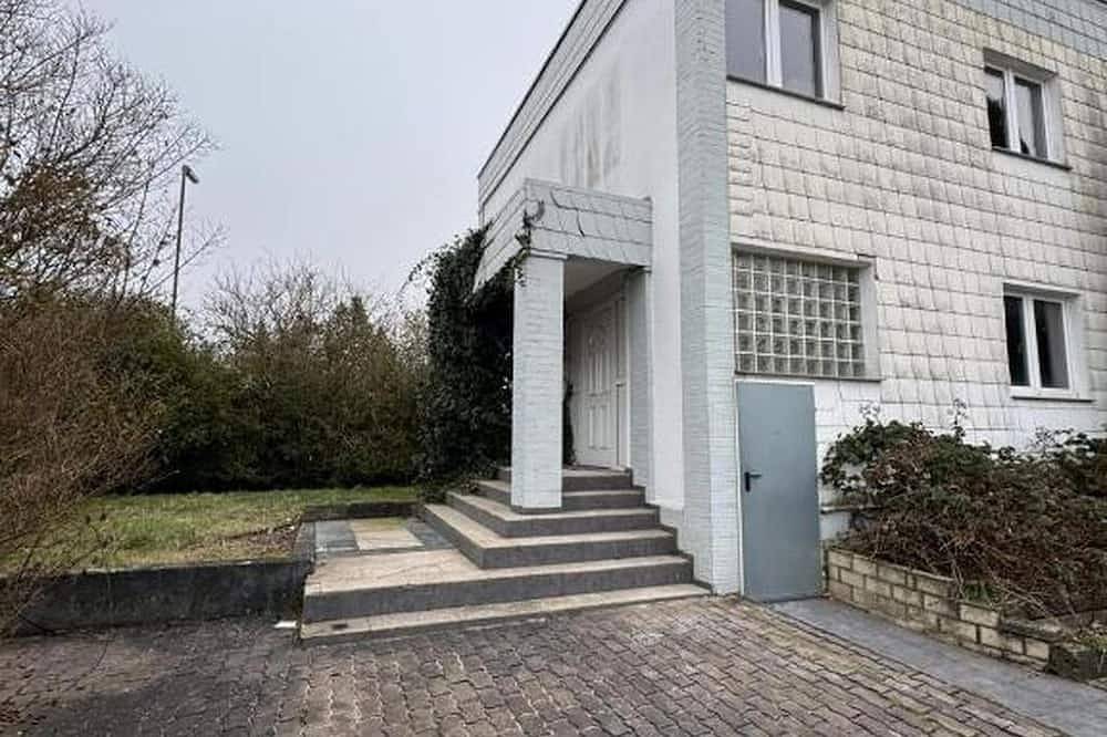 Ganze Wohnung, Landstuhl · 10 Rooms · Sleeps 14 · Entire Building · Near Lrmc & Ramstein in Landstuhl, Saar-Nahe-Bergland