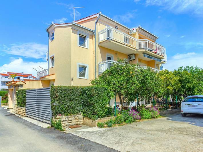 Ferienwohnung für 4 Personen, mit Balkon und Terrasse sowie Garten