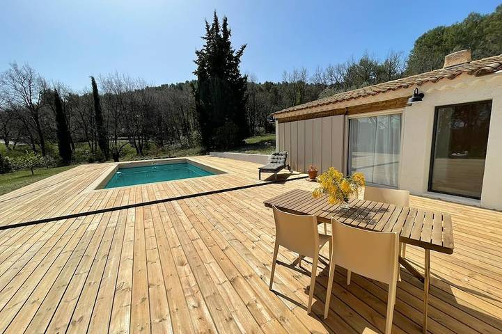 Location de vacances pour 4 personnes, avec terrasse et jardin à Le Puy-Sainte-Réparade