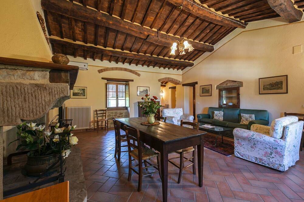 Villa in Cortona with 8 bedrooms sleeps 16 in Sodo, Cortona