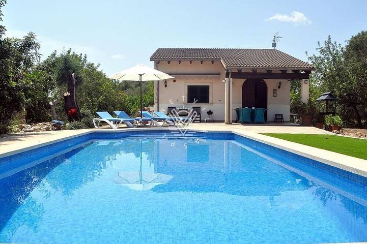 Casa rural para 4 personas, con balcón además de jardín y piscina - 1
