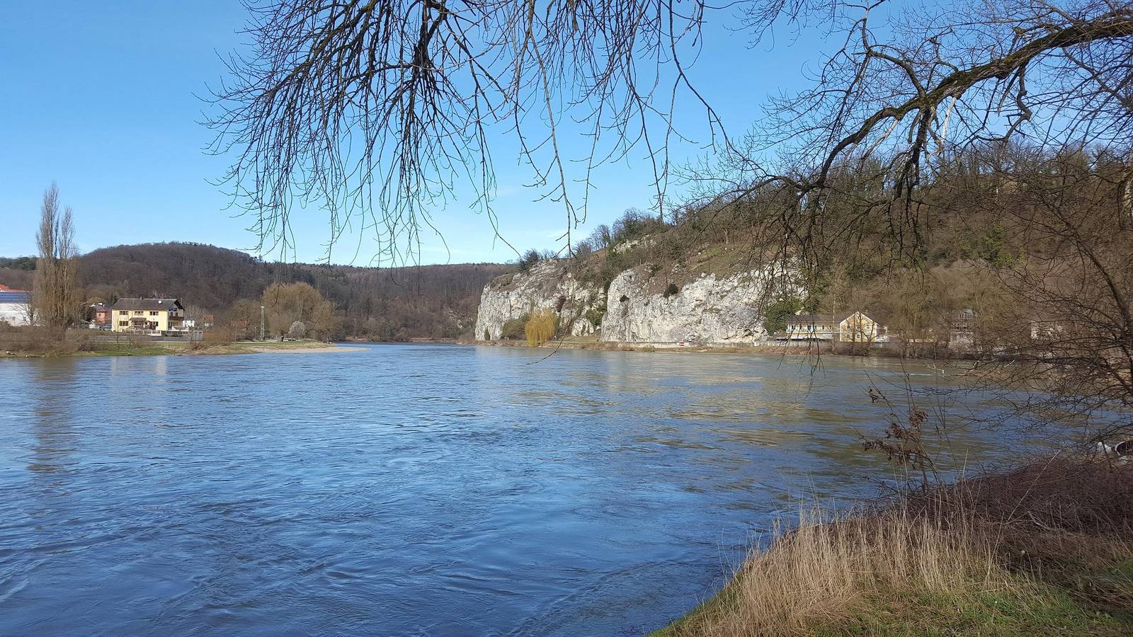 Ferienwohnung und Zimmer zum Donaublick - Ferienzimmer 1 mit Blick auf die Donau in Kelheim, Garganta do Danúbio em Weltenburg