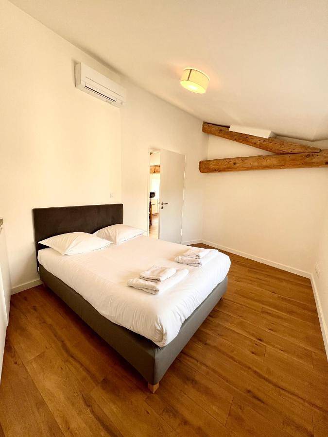 Gîte pour 4 personnes à Champagne-au-Mont-d'Or - 2