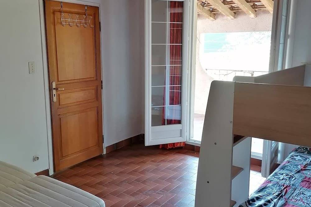 Villa 12p (8 ad max) with private pool. 1400 m2 of wooded grounds. in Bollène, Vaucluse