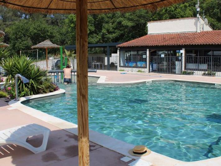 Camping pour 8 personnes, avec piscine et terrasse, animaux acceptés à Bormes-les-Mimosas - 4