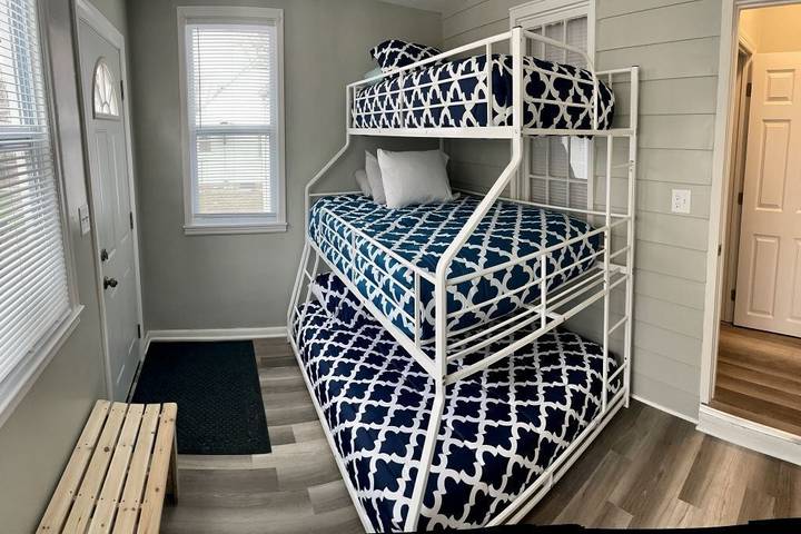 Vacation house for 17 people, with terrace and pool as well as sauna in Iowa