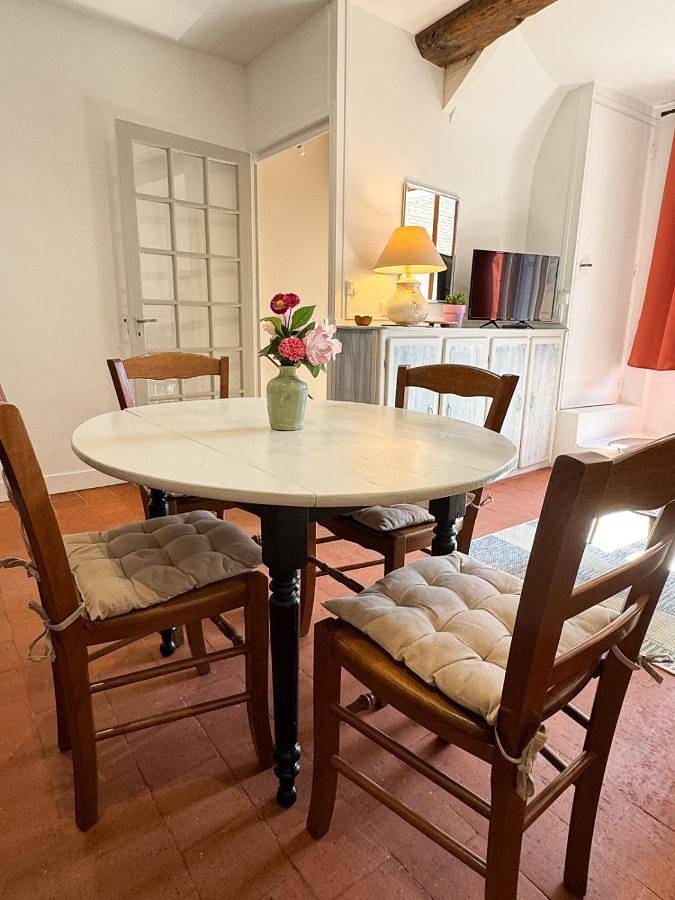 Two-Bedroom House in Noyers, Arrondissement d'Avallon