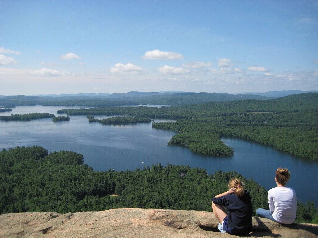 Zwei Häuser mit privatem Strand und Docks am Squam Lake in Holderness, Squam Lake