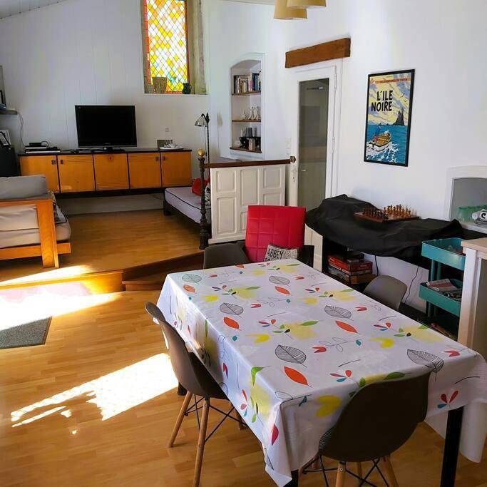 Gîte pour 4 personnes, avec Jardin à Chenaud