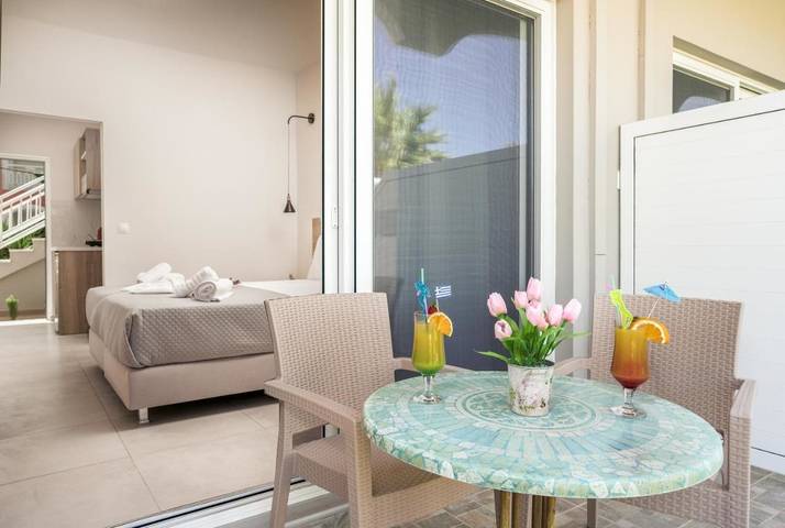 Ferienwohnung für 5 Personen, mit Balkon und Terrasse sowie Garten und Kinderpool in Kalamaki - 3