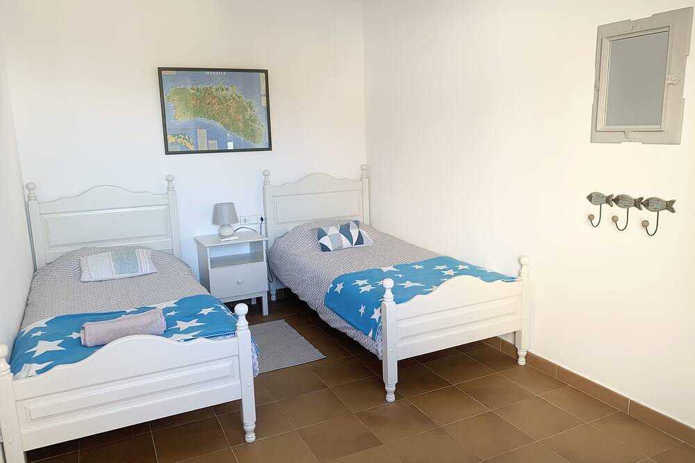 Villa de 3 chambres avec piscine privée et vue imprenable sur mer à 5 minutes de la plage. Wifi in Arenal d'en Castell, Es Mercadal