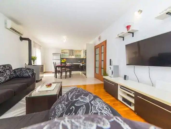 Villa pour 7 personnes, avec piscine ainsi que vue et terrasse à Trogir - 2