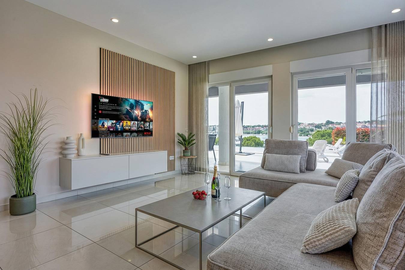 Ganze Wohnung, Elegant Panoramic Seaview Apartment 2 in Banjole, Südküste Istrien