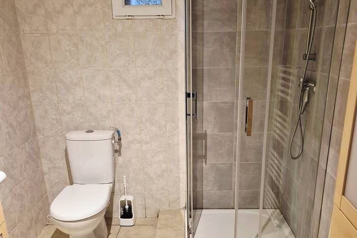 Apartamento entero, Ground-floor apartment with parking, Wi-Fi, and plenty of natural light in Saint-Gaudens, Alto Garona