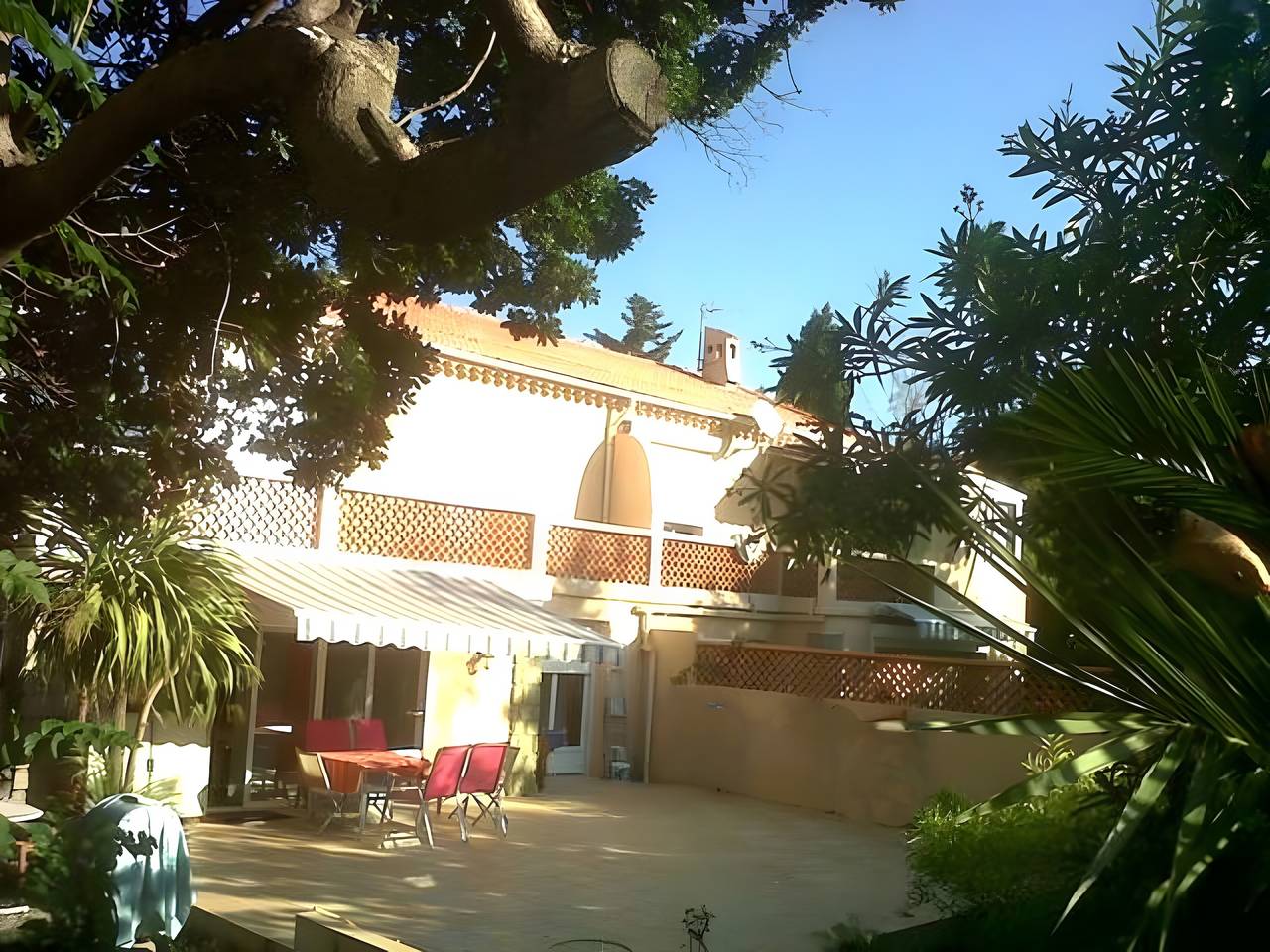 Ganze Wohnung, Appartement 'Courtille Plage' mit großer Terrasse und Meer in der Nähe in Fréjus Plage, Frejus