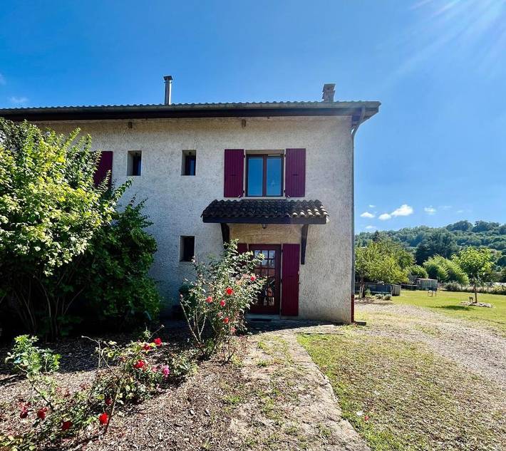 Location de vacances pour 6 personnes, avec Terrasse ainsi que Jardin et Vue à Saint-Siméon-de-Bressieux