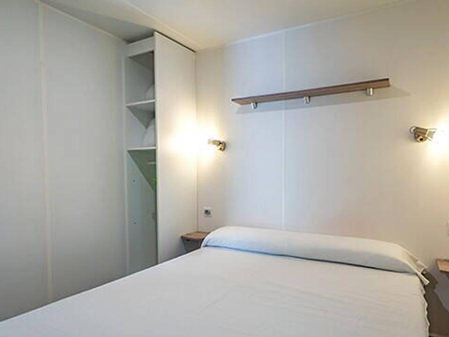 Camping Domaine du Logis - Mobilhome 4 personnes - Mobil-home | Comfort | 2 Ch. | 4 Pers. | Terrasse simple | Tv in La Chapelle-aux-Filtzméens, Région de Saint-Malo