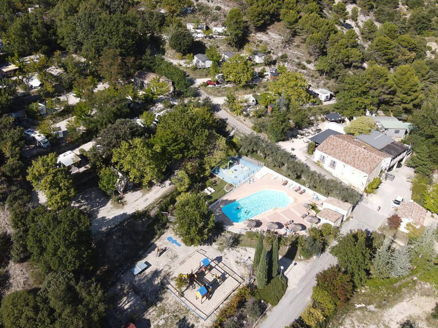 Camping les Terrasses Provençales - Tente en toile et en bois 4 personnes - Tente Lodge Aventure - 2 chambres in Venterol, Région de nyons