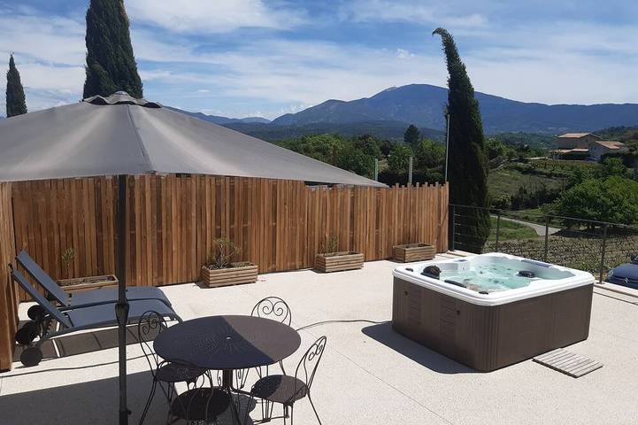 Location de vacances pour 2 personnes, avec Jacuzzi et Terrasse à Crestet