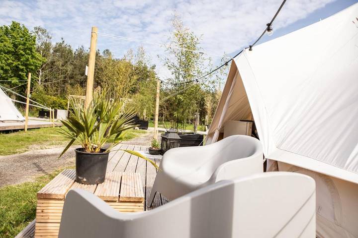 Camping voor 2 personen, with Whirlpool and Terras as well as Tuin and Uitzicht in het Nationaal Park Weerribben-Wieden
