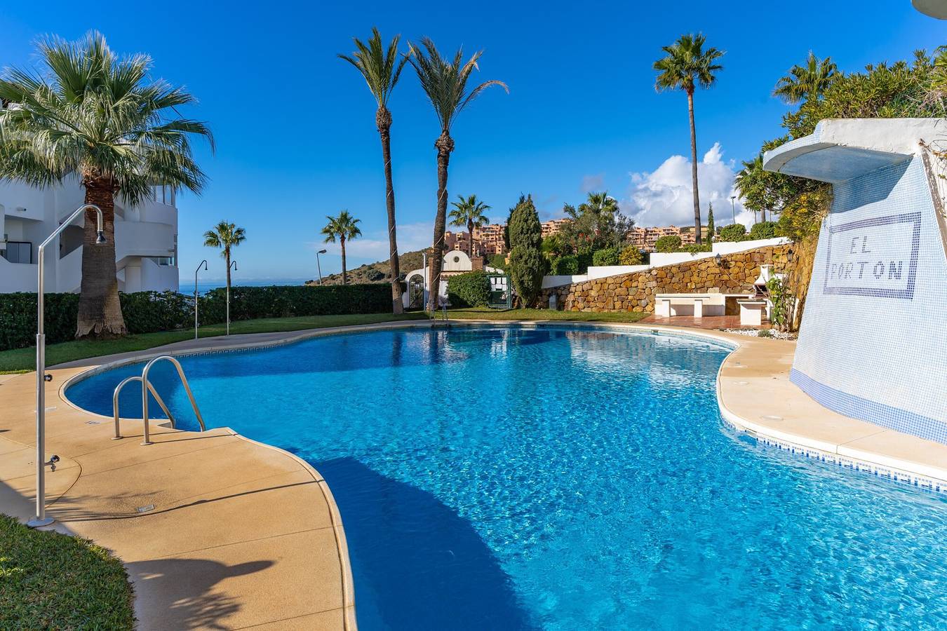 Apartamento entero, Espectaculares vistas al mar pisicna y jardin a225 in Urbanizacion Calahonda, Mijas