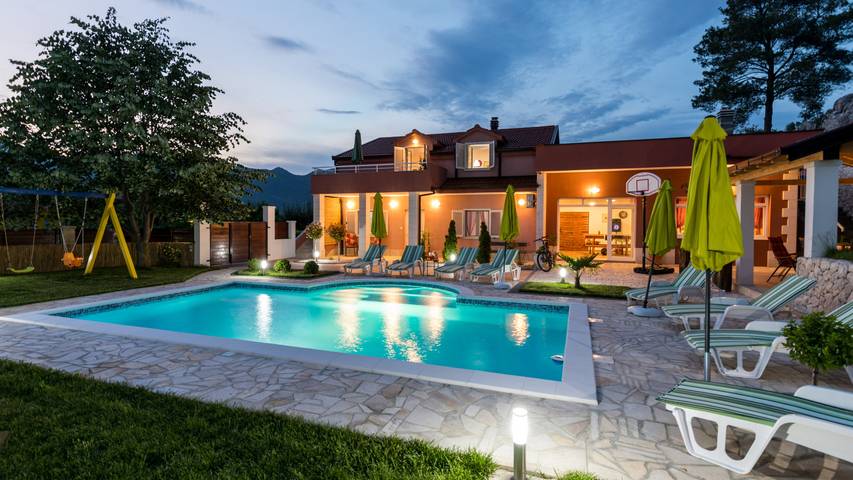 Villa für 8 Personen, mit Terrasse und Garten - 1