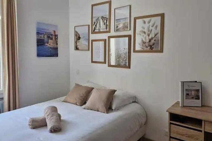 Appartement entier, Appartement tout confort à 2 pas du centre ville in Aubagne, Côte méditerranéenne (France)