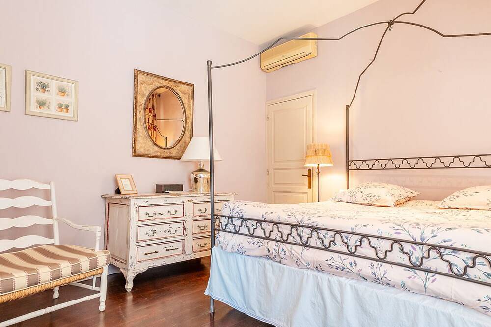 A romantic cottage for two in Loriol-du-Comtat, Vaucluse