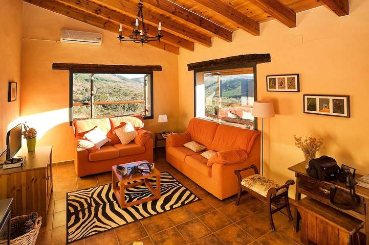 Casa rural para 4 personas, con piscina además de balcón y jardín - 1
