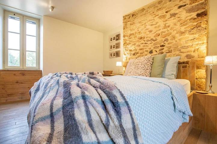 Location de vacances pour 6 personnes, avec piscine et jacuzzi ainsi que terrasse et jardin, animaux acceptés à Loubejac - 4