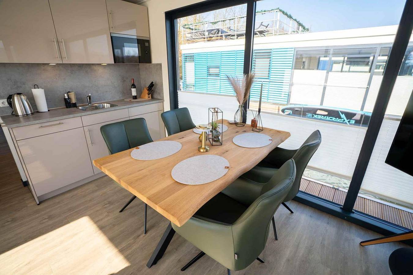 Floatinghouse Auszeit: Am See mit Terrasse, Seeblick & Wlan in Höxter, Kreis Höxter