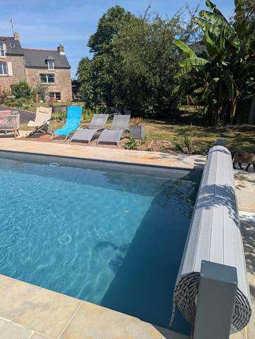 Location de vacances pour 5 personnes, avec jardin et piscine ainsi que terrasse et vue à Taden
