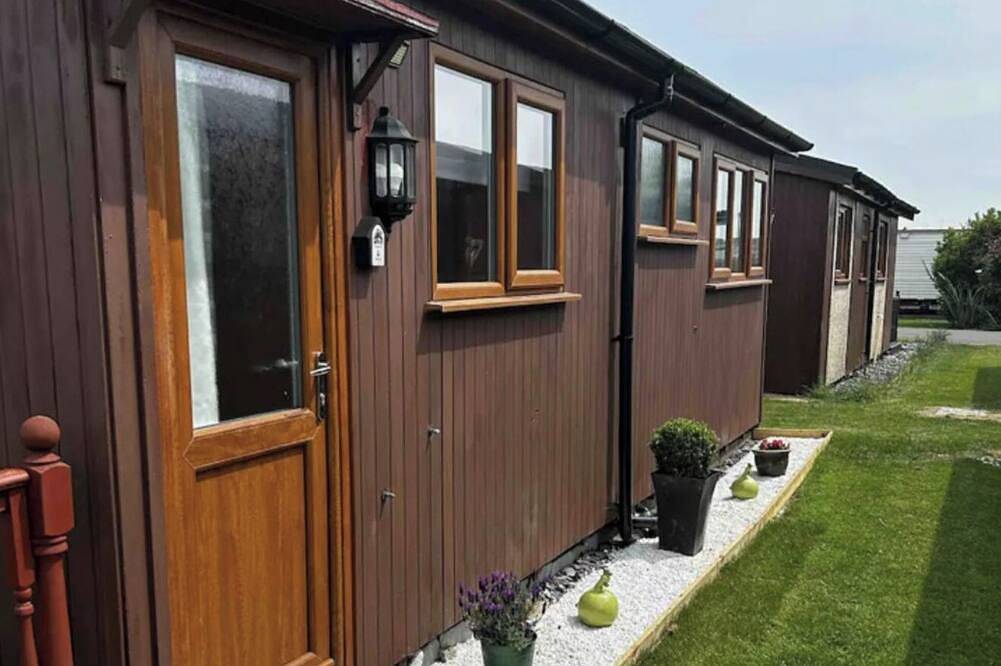 2 Bed Chalet Sleeps 6 - Pets, Near Beach, Parking in Mablethorpe, Lincolnshire