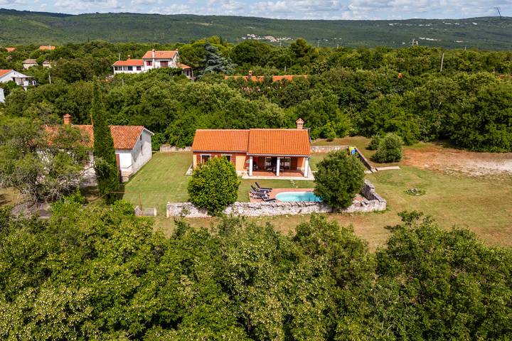 Ferienhaus mit Meerblick für 6 Personen, mit Meerblick und Terrasse sowie Pool, kinderfreundlich in Istrien