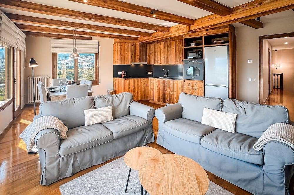 Entire apartment, Puigcerdà Cal Gatesques 1 in Puigcerdà, Catalan Pyrenees