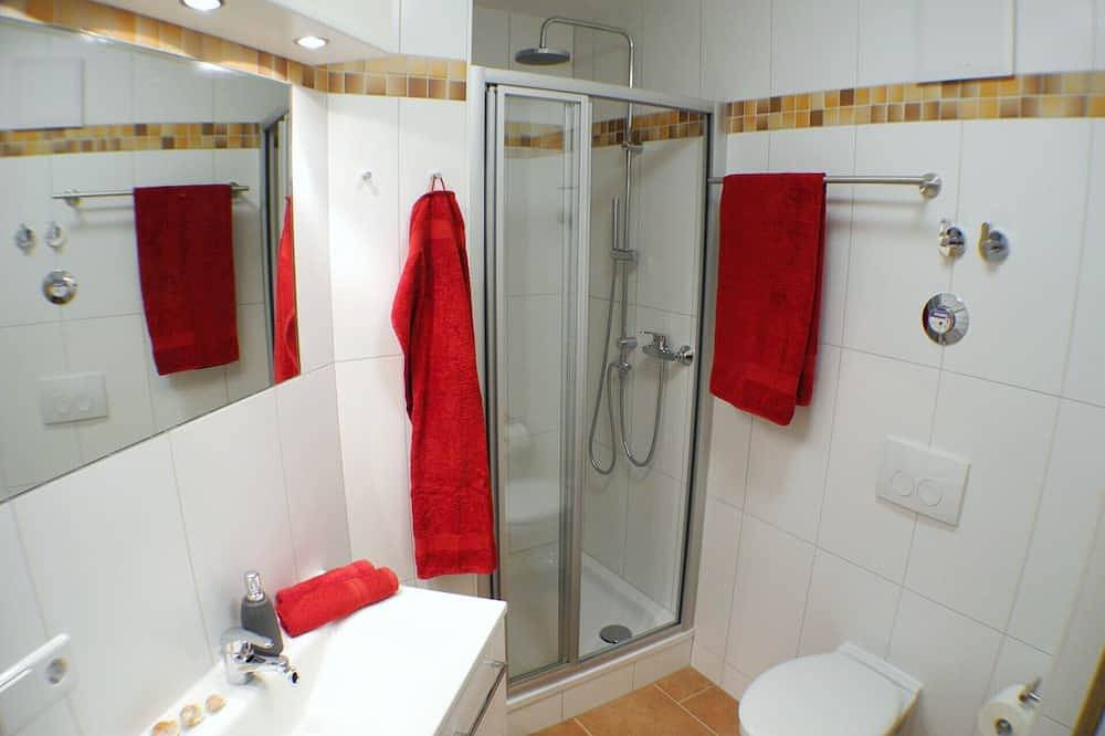 Ganze Wohnung, Hochwertige Ferienwohnung mit Kamin und Wellnessdusche wenige Meter zum Strand in Großenbrode, Ostholstein