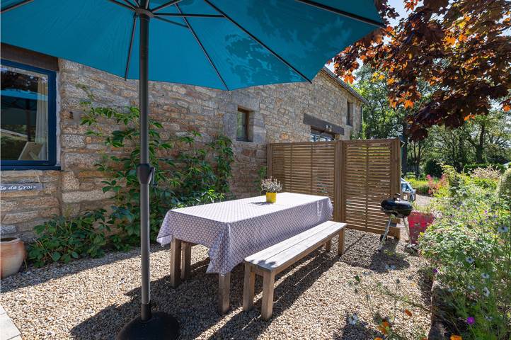 Cottage 'Domaine De Lestroué - Île De Groix' with Shared Pool, Private Terrace and Wi-Fi in La Vraie-Croix, Vannes region