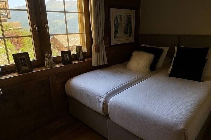 Chalet de grand standing pour 10 à 12 personnes avec vue imprenable sur la vallée : 1 chambre double in Grimentz, Anniviers