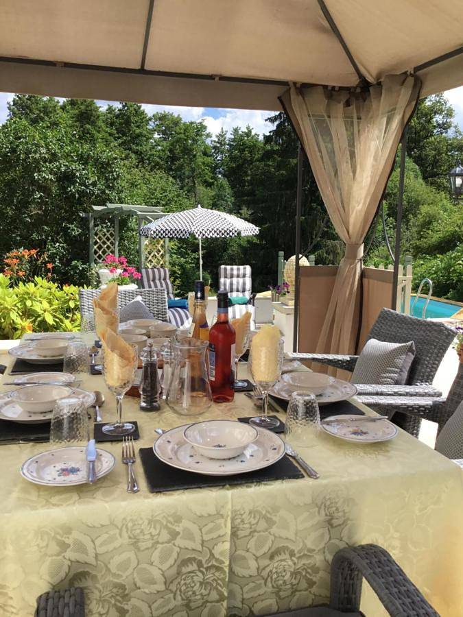 Gîte pour 2 personnes, avec jardin ainsi que vue et piscine à Magnac-Laval - 2