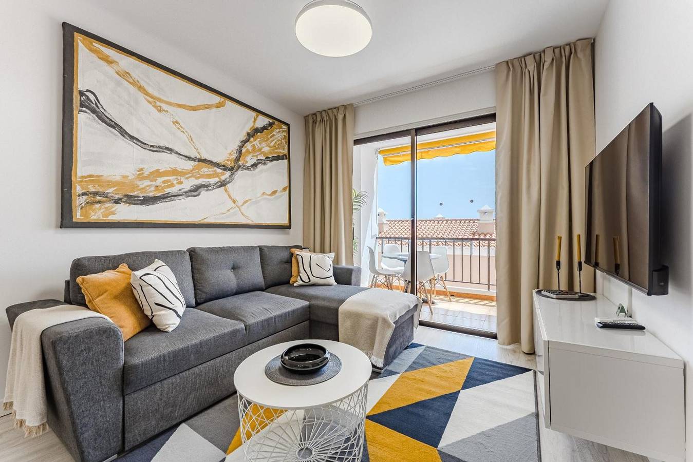 Apartamento entero, Apartamento Vacacional 'Drilasol 1 Habitación' con Piscina Compartida, Balcón y Wi-Fi in La Arena, Santiago del Teide