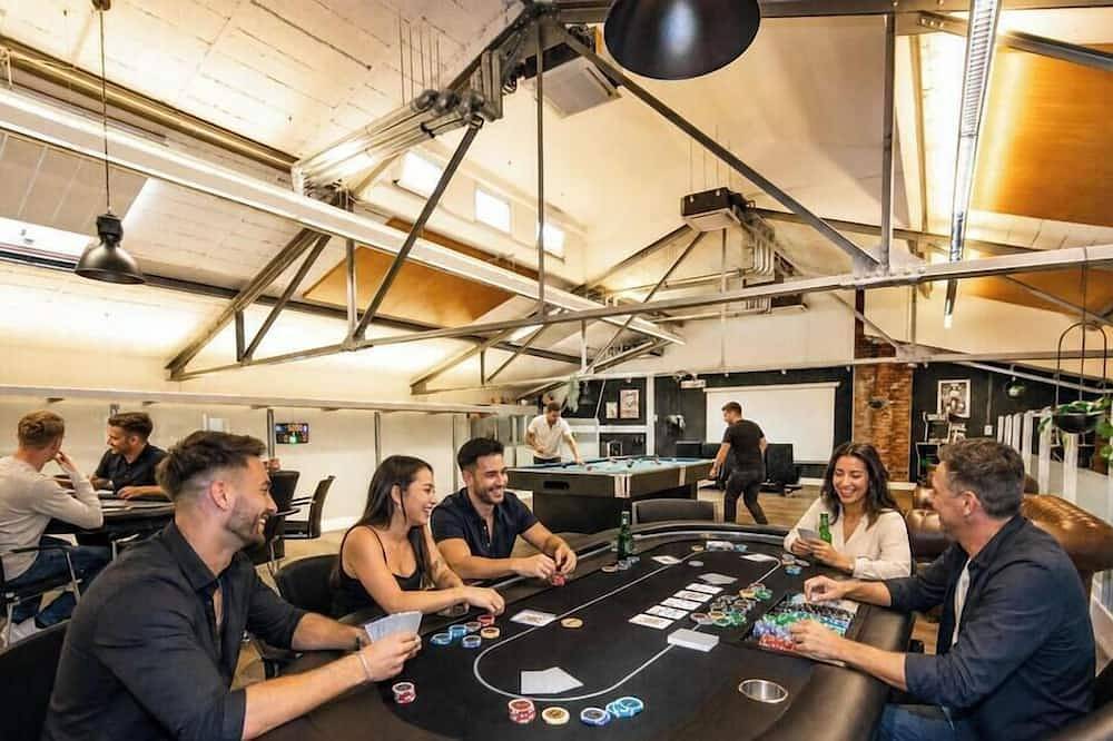 Casino | Whirlpool-Sauna-Kino-Indoor-Basketball in Höhr-Grenzhausen, Westerwald