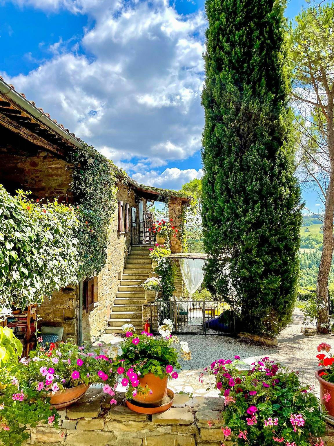 Cottage in pietra con vista su Gubbio e piscina in Gubbio, Umbria