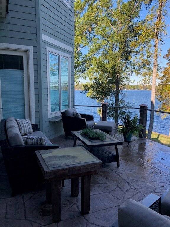 Vacation house for 16 people, with hot tub and sauna as well as yard and terrace in Lake Norman