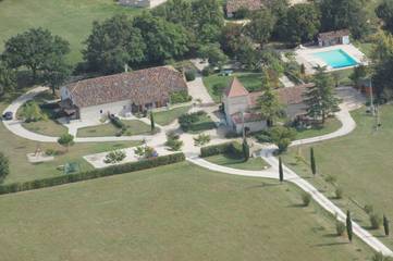 Gîte pour 3 personnes, avec vue ainsi que jardin et piscine, adapté aux familles à Monflanquin
