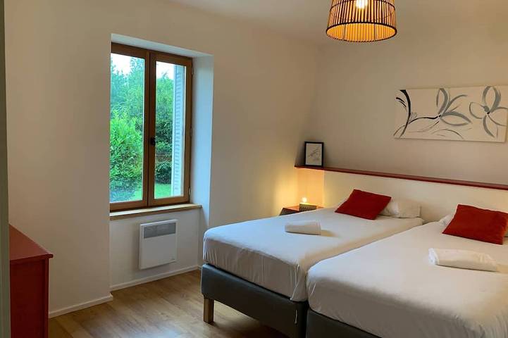 Location de vacances pour 10 personnes, avec piscine ainsi que terrasse et jardin à La Chapelle-Aubareil - 3