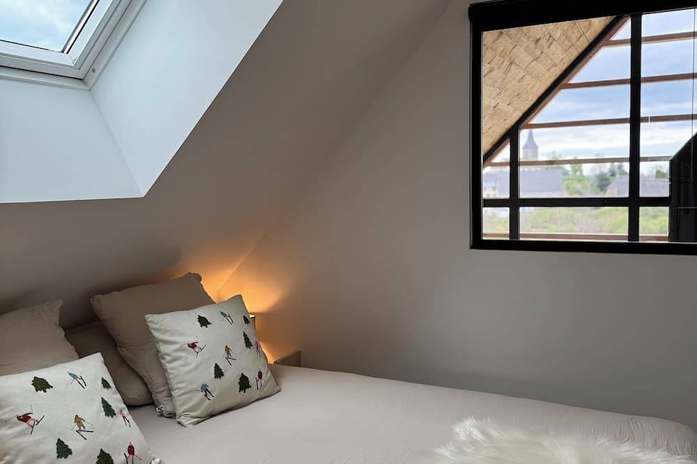 Atypical chalet in the heart of the Auvergne volcanoes in Saint-Genès-Champespe, Regionaler Naturpark Volcans d'Auvergne