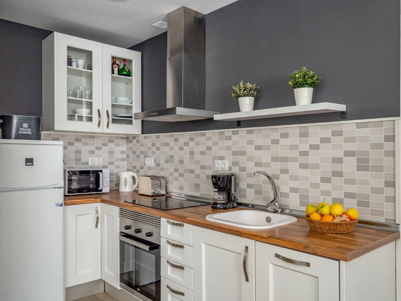 Entire apartment, Duquesa de España in Montemar Torremolinos, Torremolinos